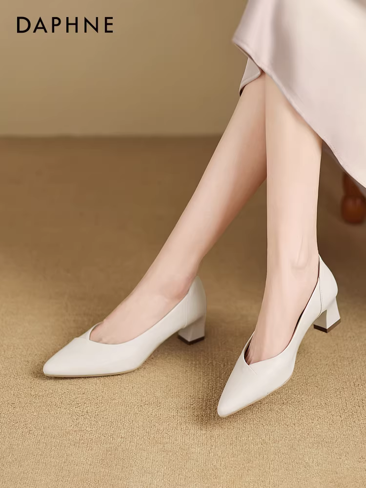 Giày cao gót Daphne dành cho nữ, giày bệt mũi nhọn mùa thu đông, kiểu mới 2025, gót dày, giày kiểu Pháp dành cho mẹ, giày da mềm miệng nông.