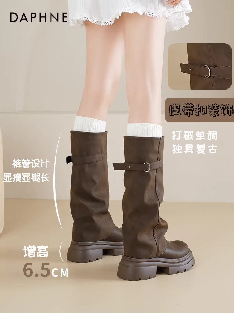 Giày bốt cao cổ đế dày Daphne dành cho nữ, mẫu mới thu đông 2025, kiểu dáng Melard, kiểu dáng xếp lớp, kiểu dáng đi cưỡi ngựa.
