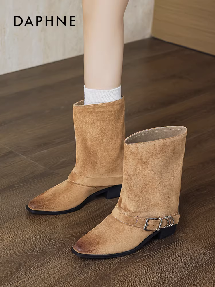 Giày bốt nữ Daphne Brown Melard 2025 kiểu mới thu/đông, gót dày, mũi nhọn, tăng chiều cao, phong cách cổ điển phương Tây, kiểu Martin