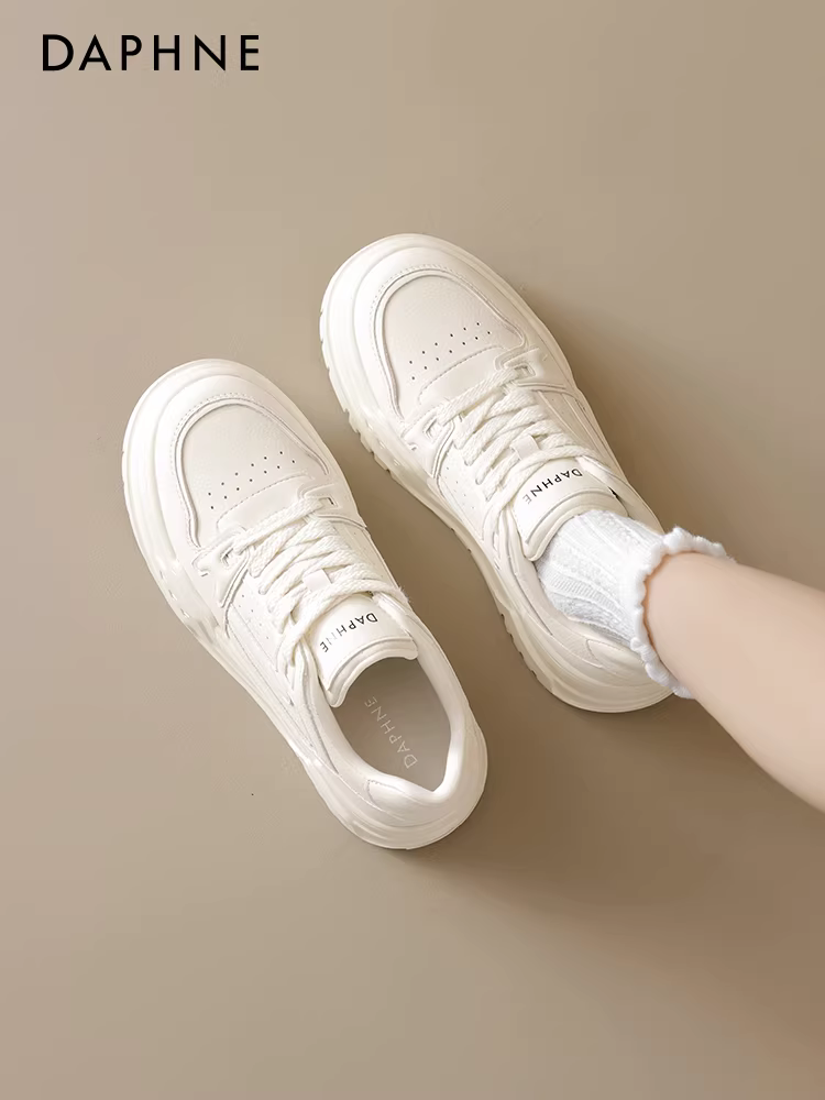 Giày thể thao đế dày màu trắng Daphne dành cho nữ, mẫu mới thu đông 2025, giày nữ thời trang, nhẹ nhàng, đa năng, đế mềm.