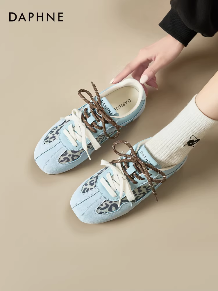 Giày Daphne Blue Virtue nữ 2025 kiểu mới họa tiết da báo đế bằng retro mùa thu đế mỏng tăng chiều cao