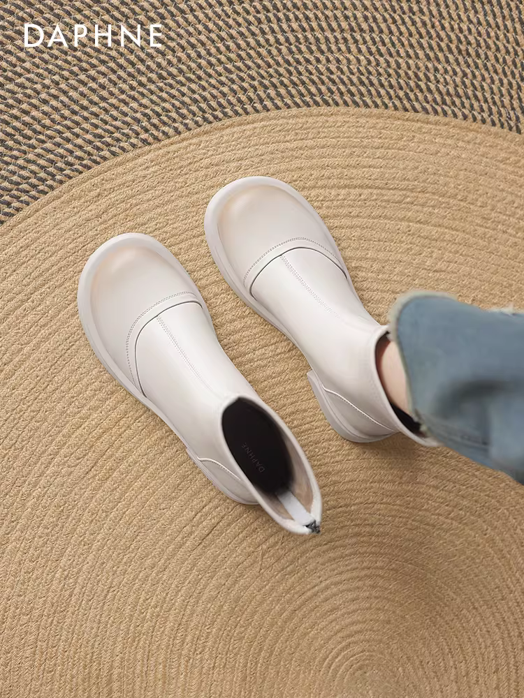 Giày bốt trắng Daphne, bốt ngắn nữ mùa đông 2025 kiểu mới, lót lông, gót dày, kiểu Martin, bốt ôm dáng, bốt Chelsea