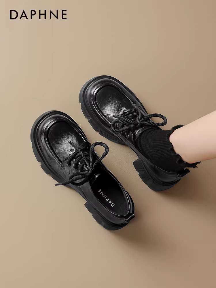 Giày lười đế dày màu nâu Daphne dành cho nữ 2025 kiểu Anh mới, gót dày, giày da nhỏ, giày tăng chiều cao nữ