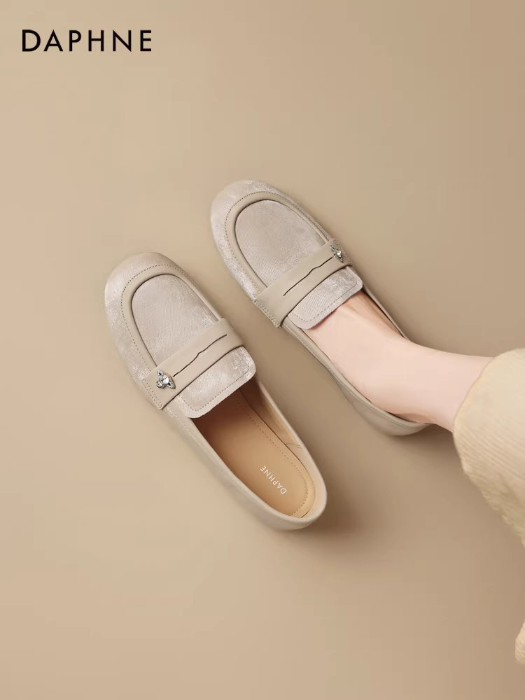 Giày lười kiểu Trung Quốc mới của Daphne dành cho nữ, mẫu mới mùa thu 2025, giày da nhỏ, đế bằng, phong cách dân tộc, giày đi làm, mẫu mùa thu đông.