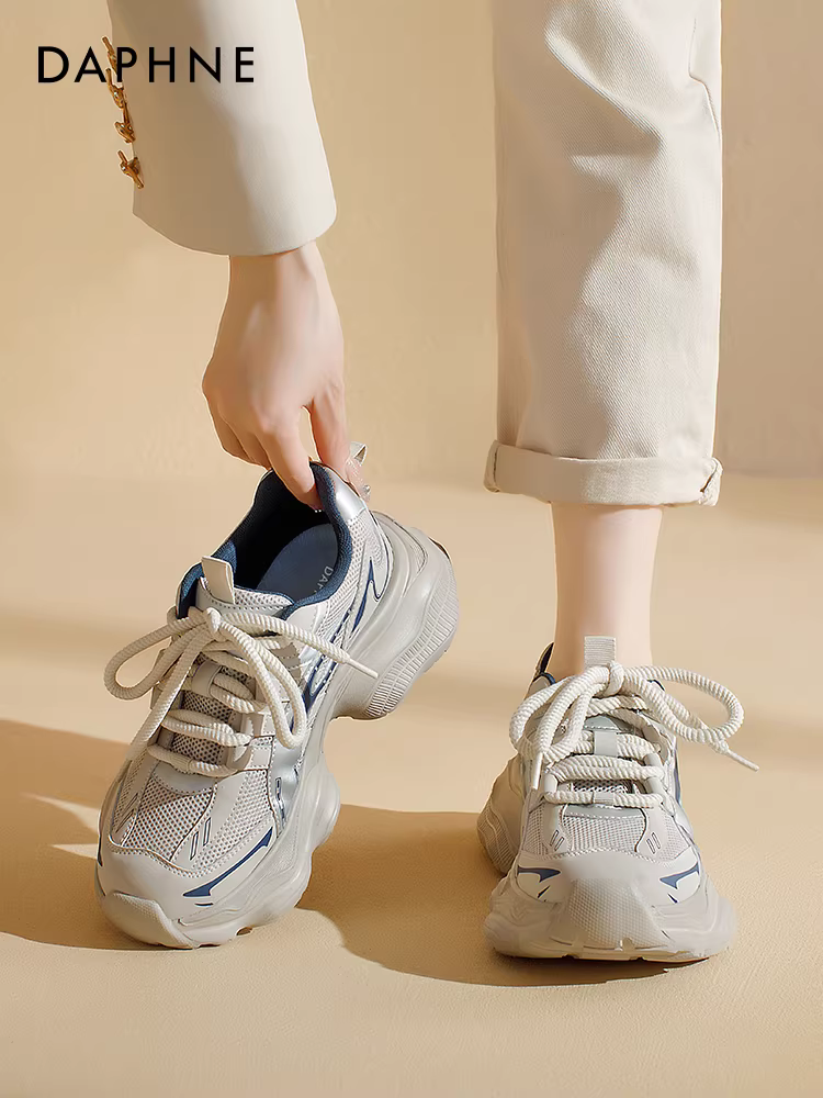 Giày bố đế mềm Daphne dành cho nữ, giày nữ lưới thoáng khí mùa thu mới 2025, giày thể thao nhẹ và tôn dáng.