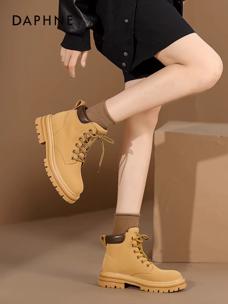 Giày bốt nữ Daphne Martin 2025 kiểu Anh, lót lông cừu, đế dày, đi phượt ngoài trời, màu vàng, kiểu ngắn, mùa thu đông mới