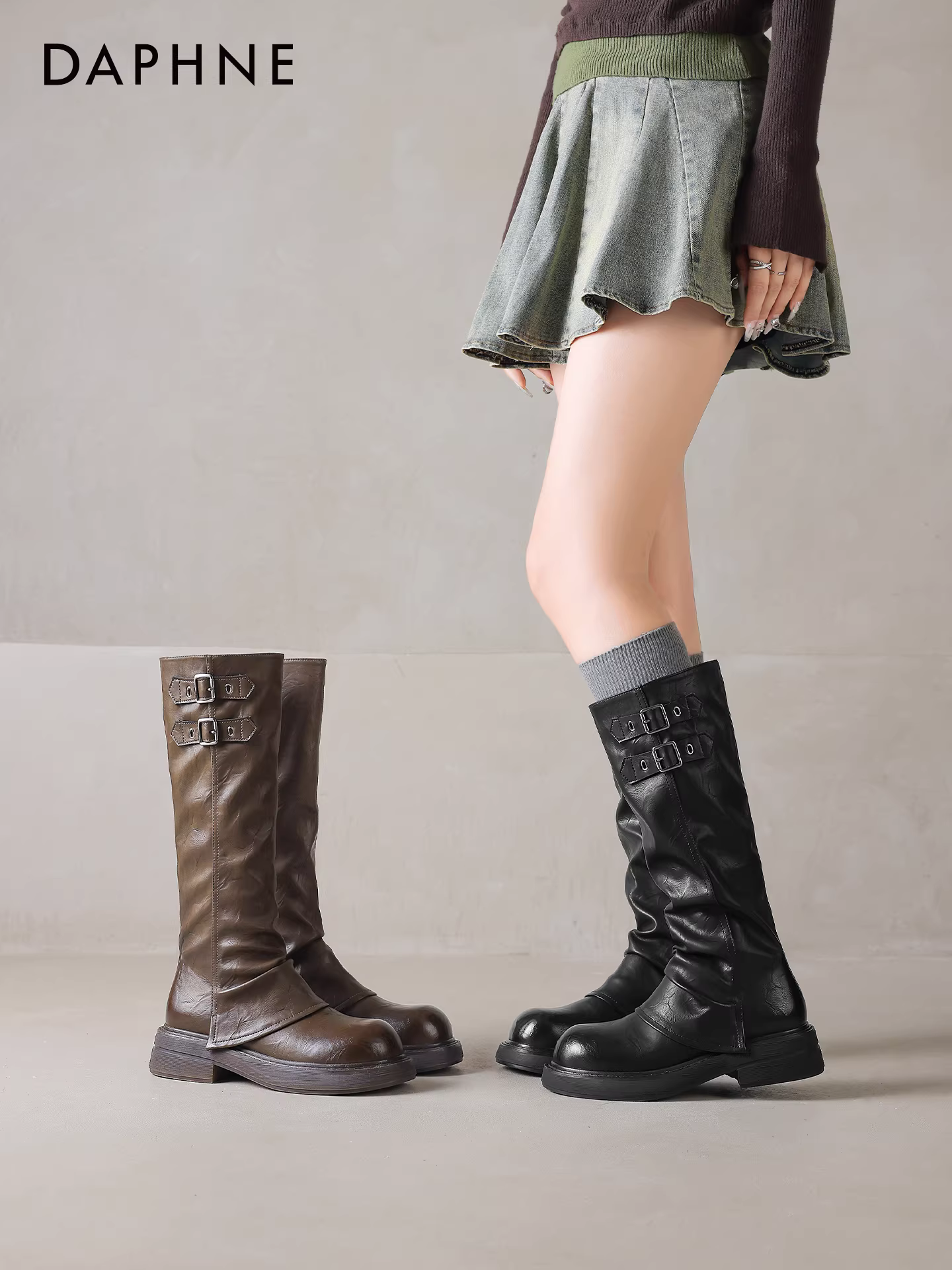 Giày bốt cao cổ màu nâu Daphne dành cho nữ, mẫu mới thu đông 2025, kiểu bốt đi xe với lớp lót lông cừu, bốt cao cổ xếp lớp Melard.
