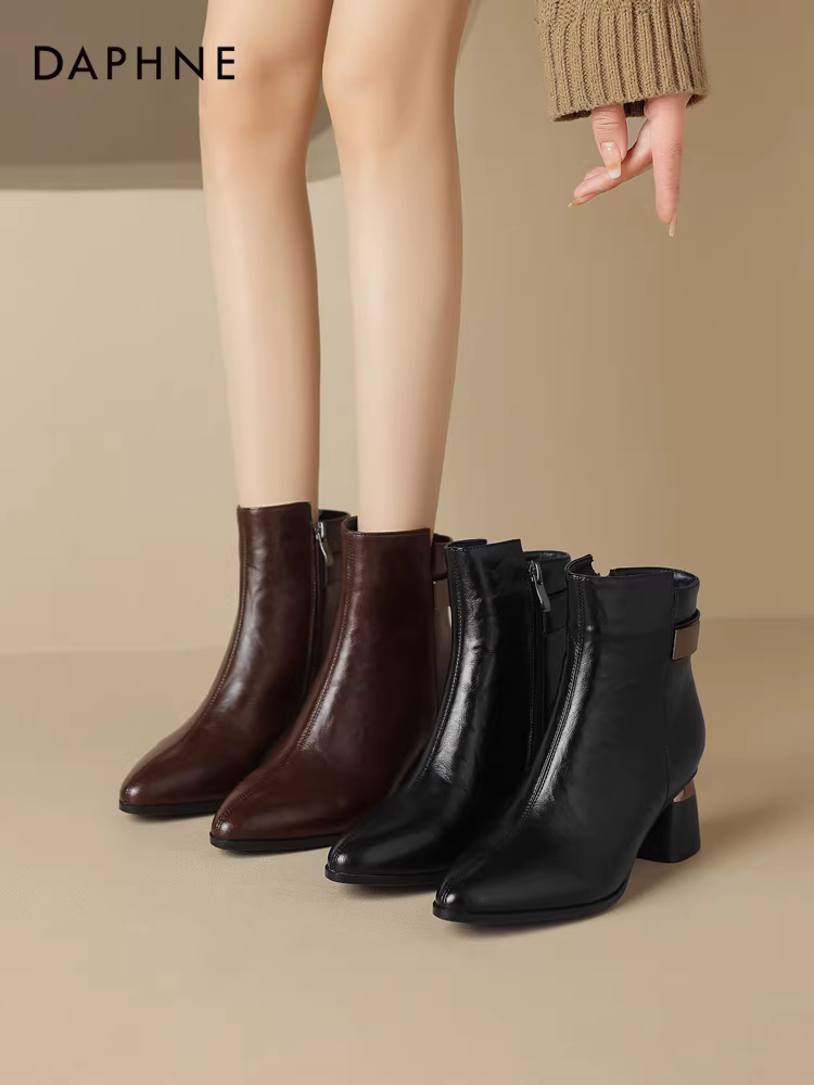 Giày bốt mũi nhọn ngắn Daphne dành cho nữ, mẫu mới thu đông 2025, giày bốt cao gót mùa đông, gót thô, lót lông, kiểu Martin