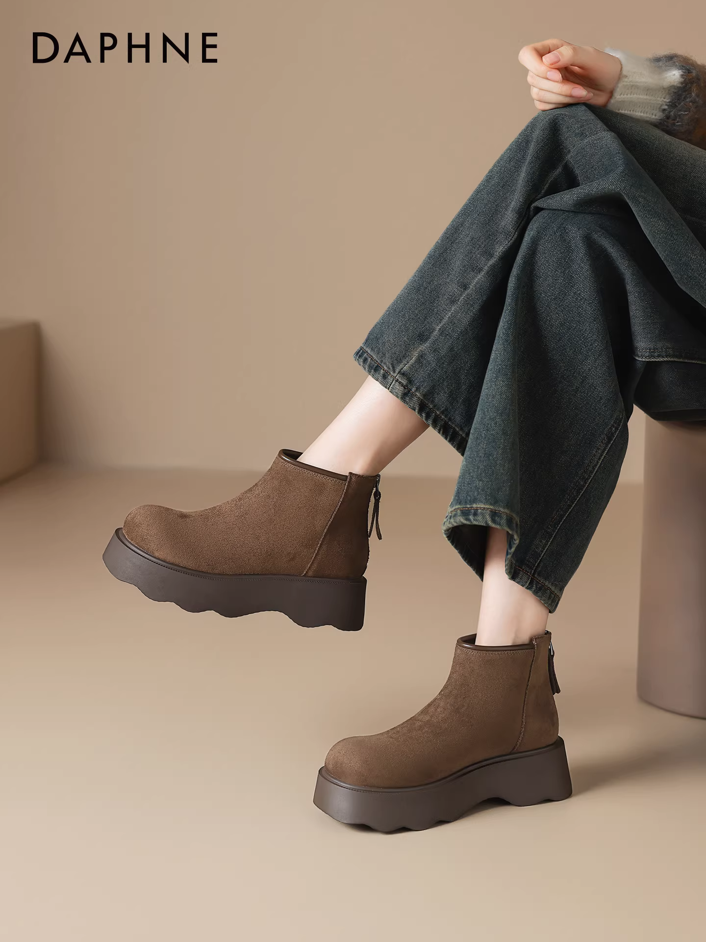 Giày bốt đi tuyết đế dày Daphne dành cho nữ 2025 giày lót lông cừu mùa đông mới giày mũi rộng tăng chiều cao giày bốt ngắn giày cotton giày Birkenstock