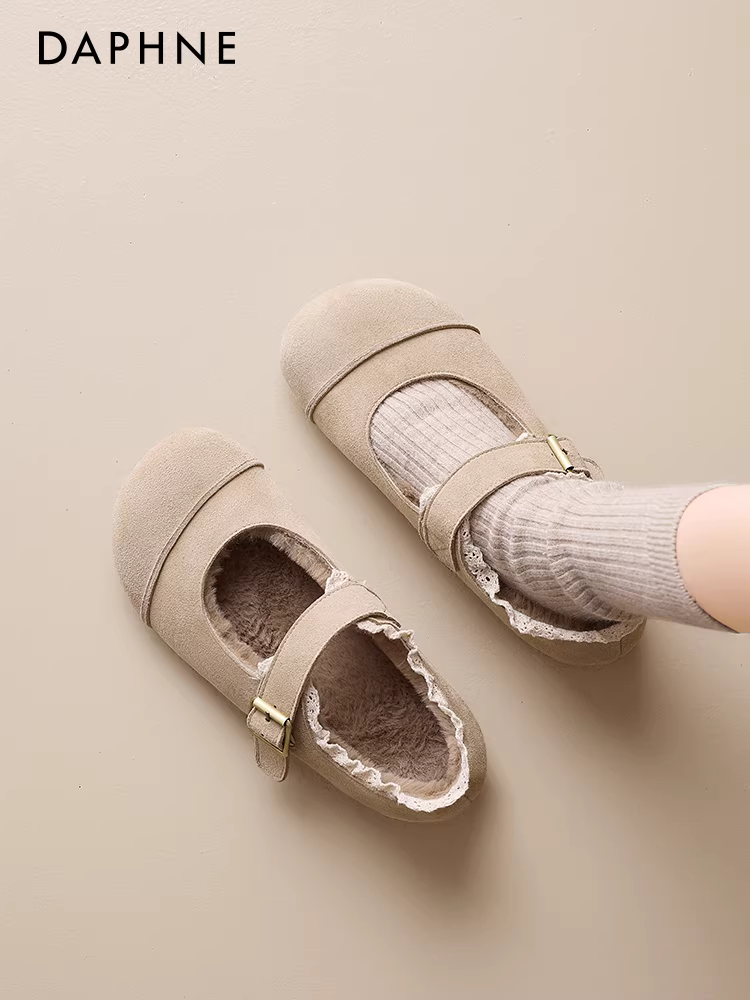 Giày Mary Jane đế bằng Daphne Sen phối chân váy, giày nữ mùa thu đông lót lông cừu 2025 mới đế mềm, giày cotton.