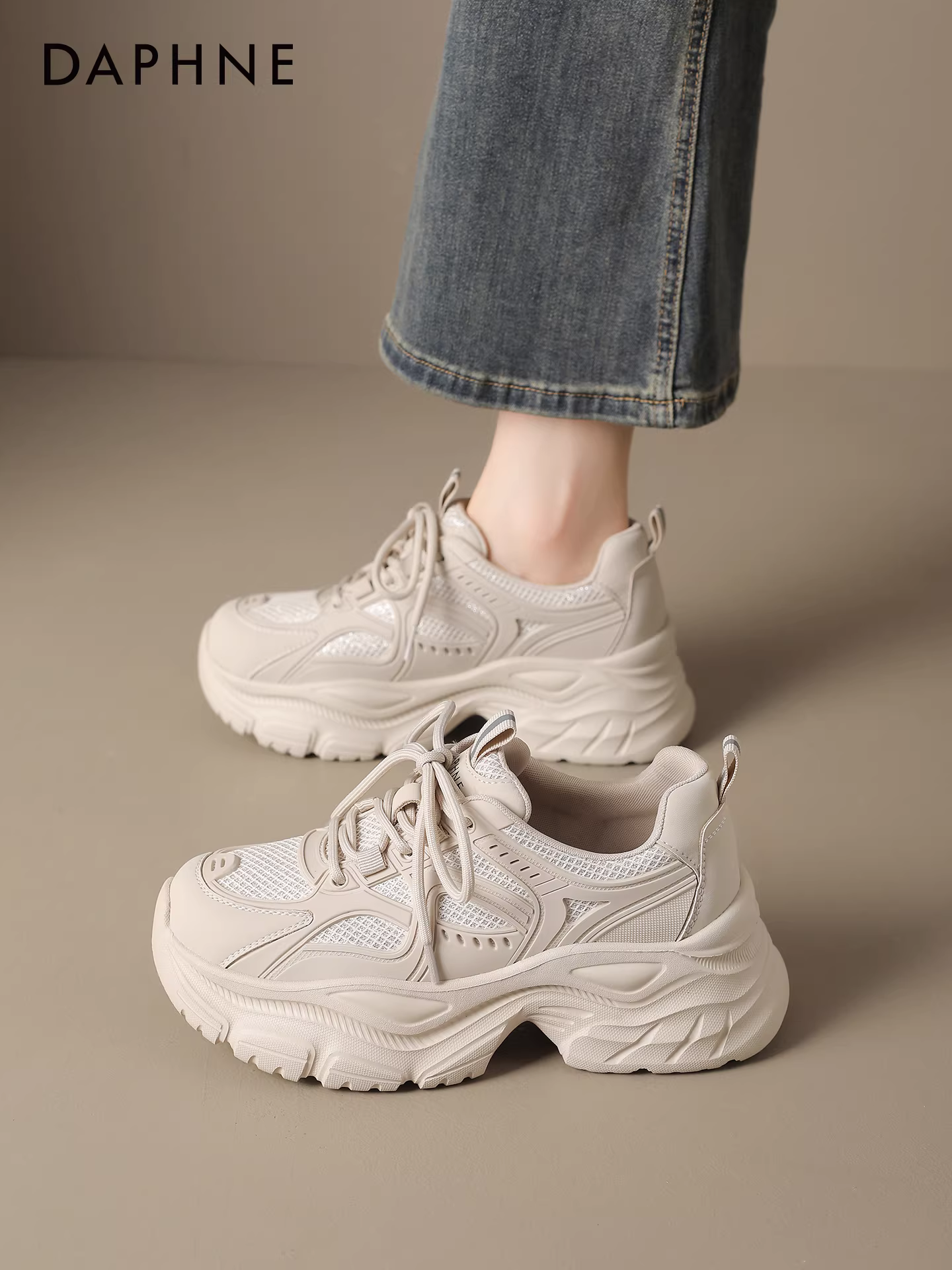 Giày bố đế dày Daphne dành cho nữ 2025, mẫu mới thu đông, lót lông giữ ấm, tăng chiều cao, màu trắng, đa năng, giày thể thao thường ngày