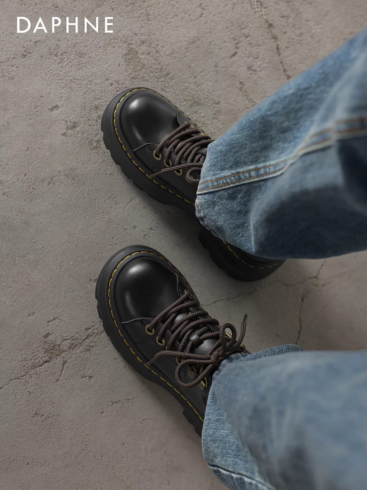 Giày lười đế dày Daphne 2025 kiểu Anh mới dành cho nữ, tăng chiều cao, đi làm, chất liệu da đen