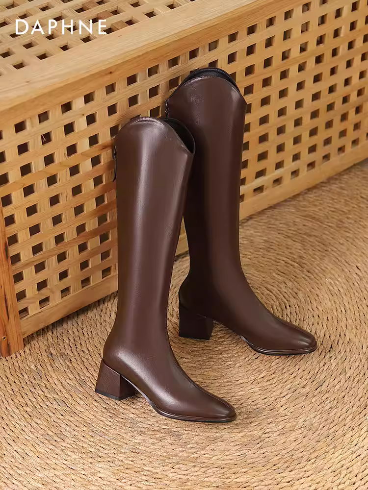 Giày bốt dài Daphne kiểu V dành cho nữ, giày cao gót mùa thu đông 2025, giày bốt cưỡi ngựa nữ, bốt cao màu nâu, bốt nữ.