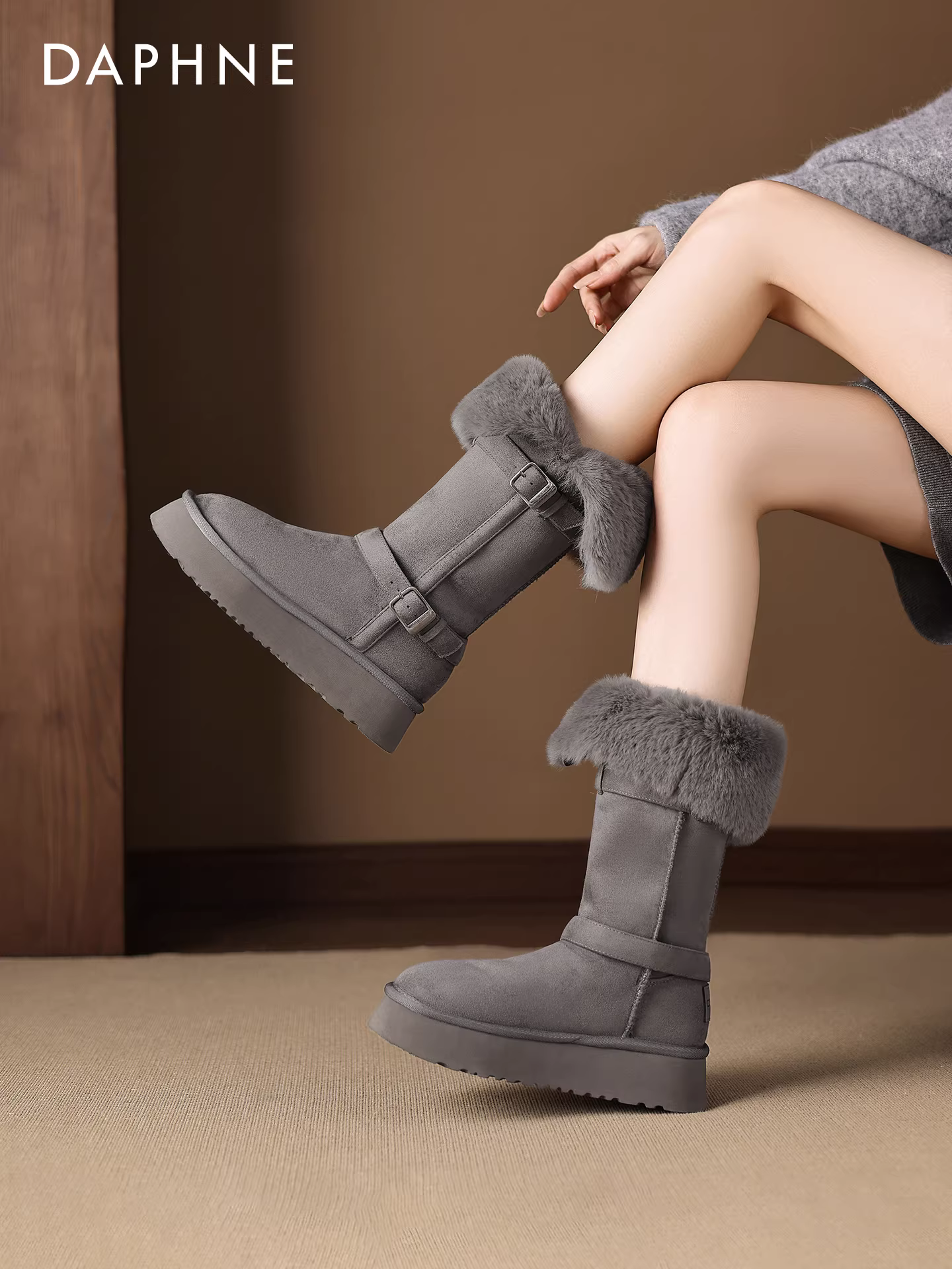 Giày bốt cao cổ đế dày màu xám Daphne dành cho nữ, mẫu mới mùa đông 2025, giày bốt dài giữ ấm bằng cotton cho vùng Đông Bắc.