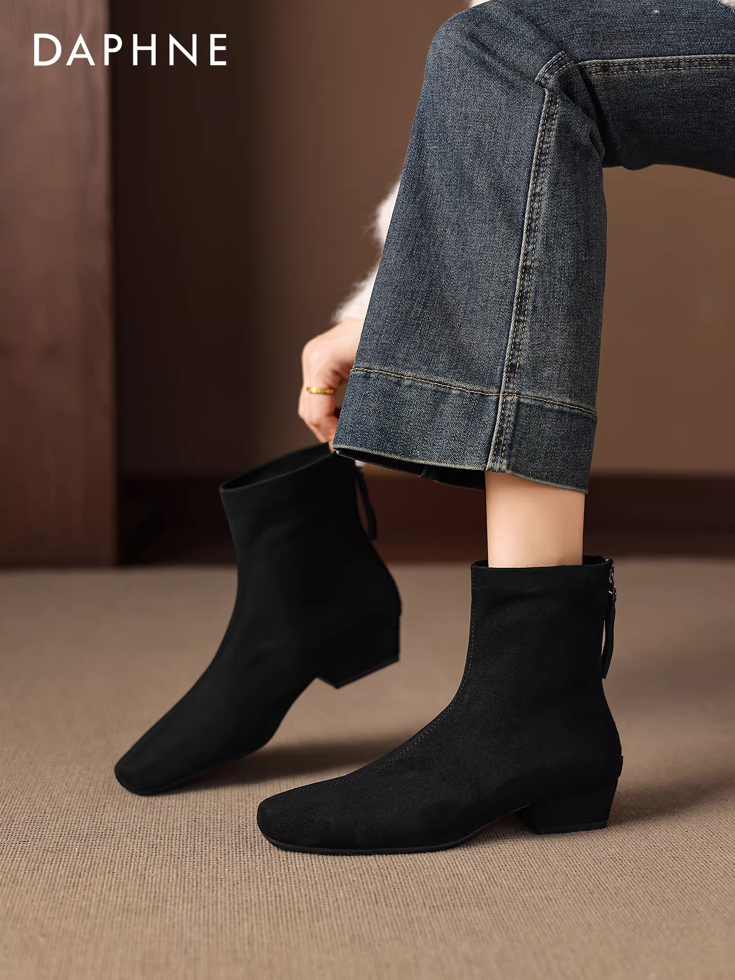 Giày bốt ngắn da lộn Daphne dành cho nữ 2025, kiểu mới mùa đông, lót lông cừu, phong cách retro Pháp, kiểu dáng ôm sát, kiểu Martin.