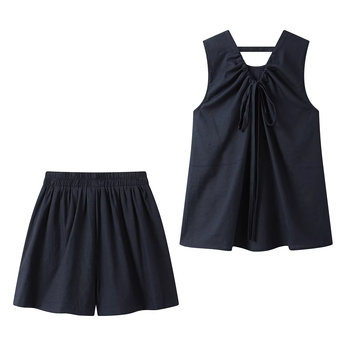 Bộ đồ hai mảnh gồm áo không tay hở lưng và quần short dành cho nữ, phong cách mùa hè mới, bộ trang phục sành điệu và trẻ trung.