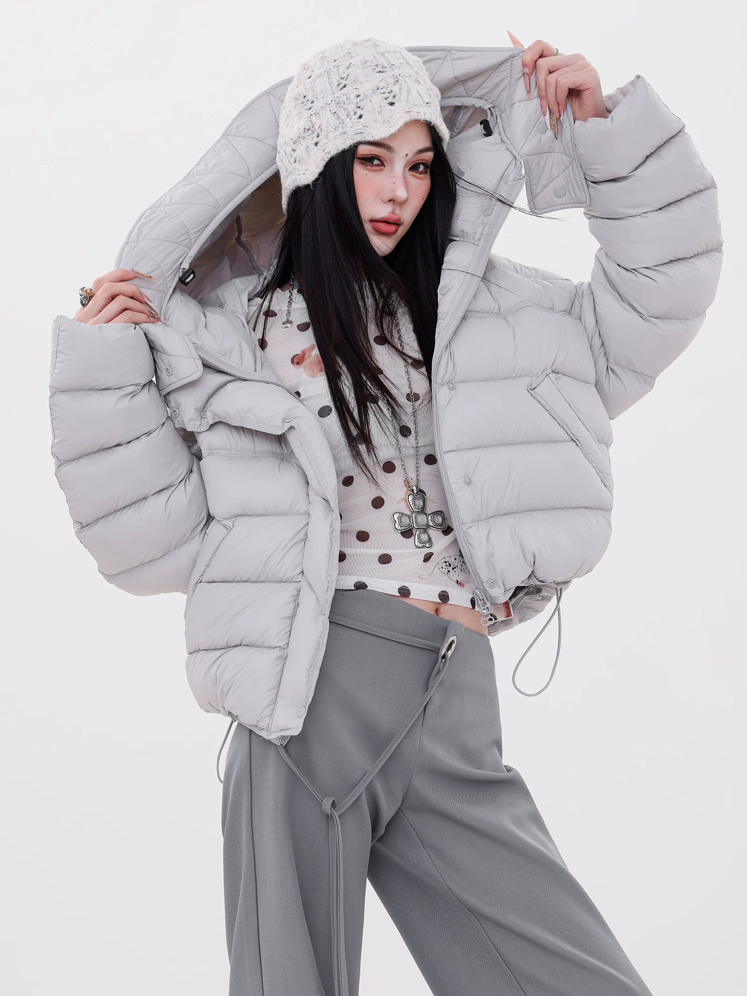 Áo khoác phao ngắn có mũ trùm đầu ABWLR Snow Country Warm Winter-Original Cloud Puff dành cho nữ, dáng rộng, màu trắng, chất liệu lông vũ 95%