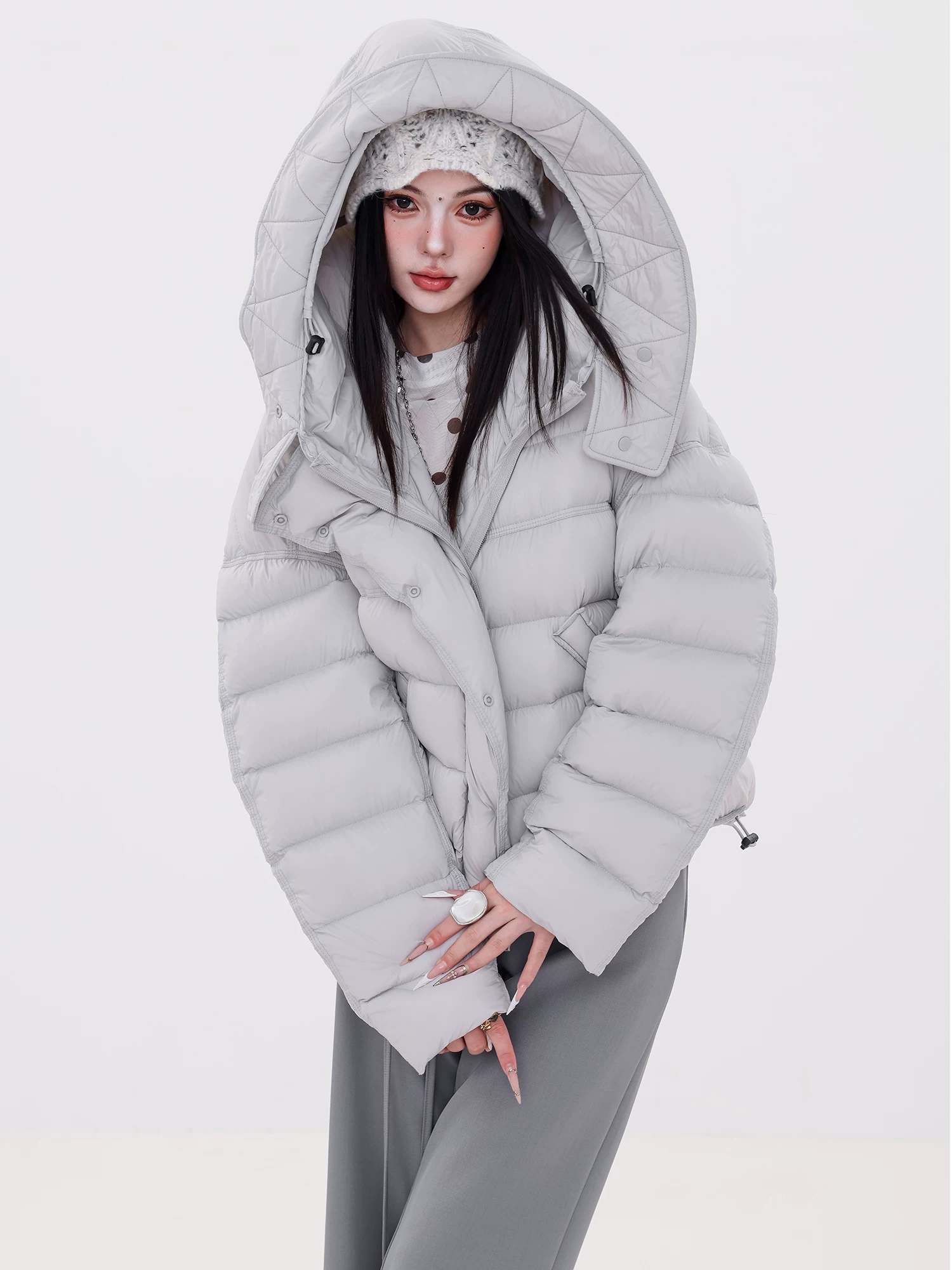 Áo khoác phao ngắn có mũ trùm đầu ABWLR Snow Country Warm Winter-Original Cloud Puff dành cho nữ, dáng rộng, màu trắng, chất liệu lông vũ 95%