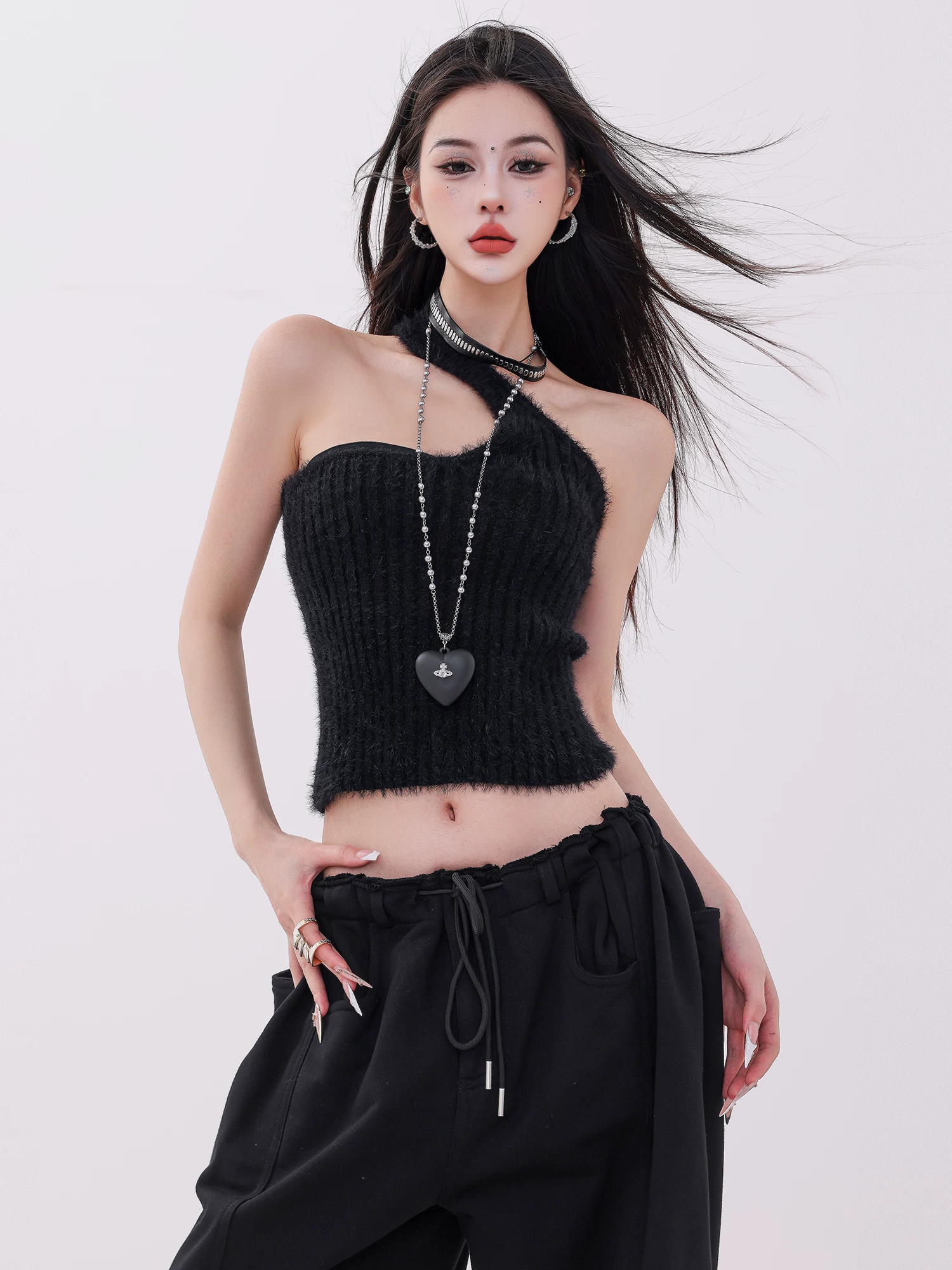 Tạp chí ABWLR Hot Girl - Áo dệt kim lệch vai màu đen gợi cảm nguyên bản dành cho nữ, áo ôm dáng mới dành cho mùa thu đông.