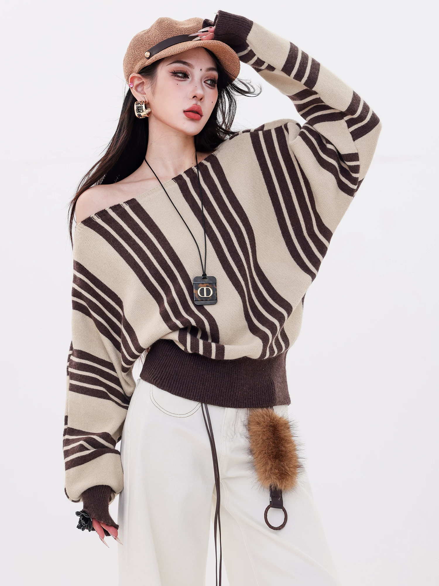 ABWLR Phong cách học thuật mới - Áo len dệt kim sọc dọc lệch vai kiểu Pháp nguyên bản dành cho nữ, Áo len trễ vai dáng rộng, Áo thanh lịch