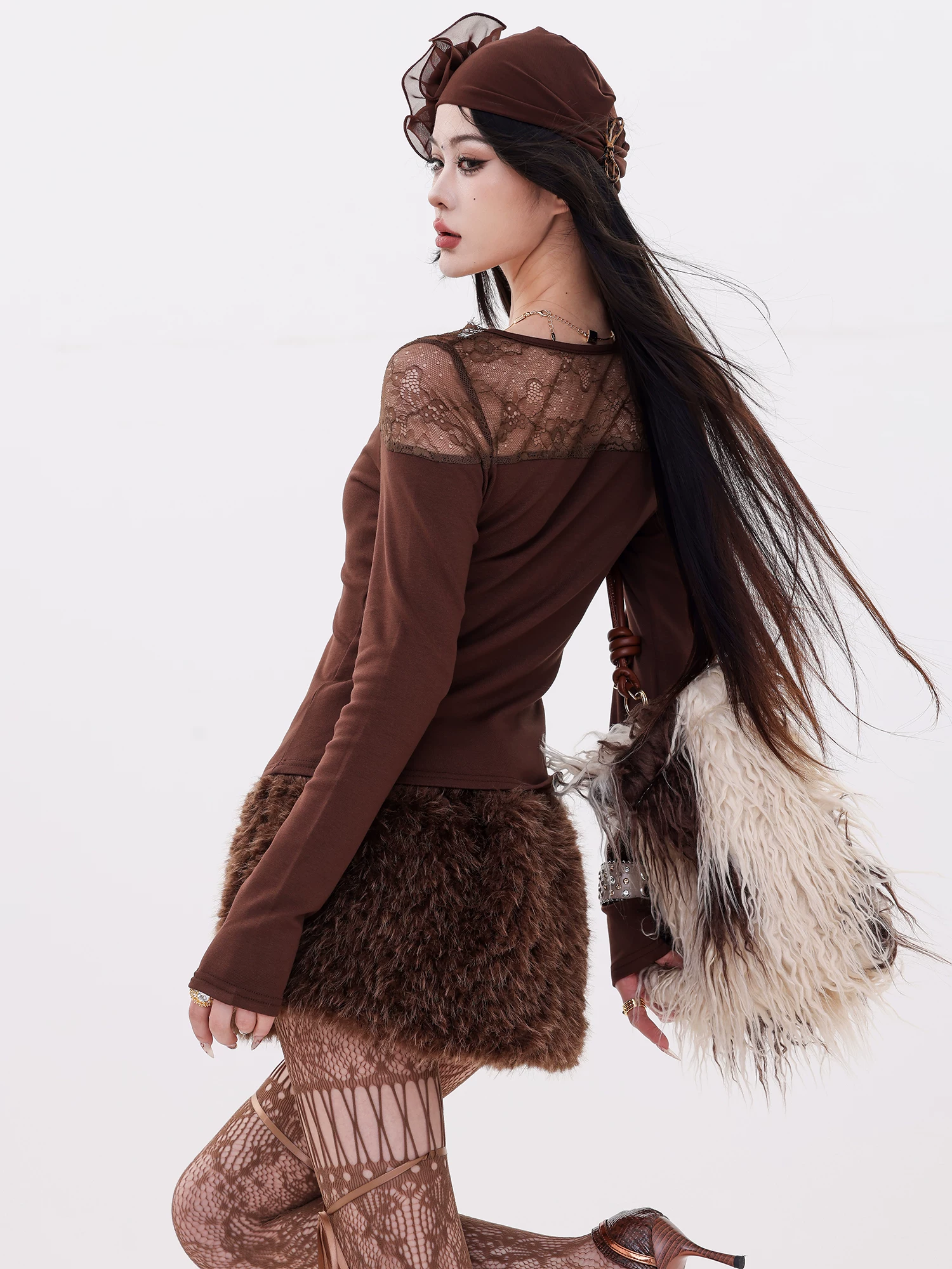 ABWLR Muse's Words - Áo thun dài tay phối ren kiểu Pháp nguyên bản, nhẹ nhàng và tinh tế dành cho nữ, mang phong cách thiết kế và dáng ôm.