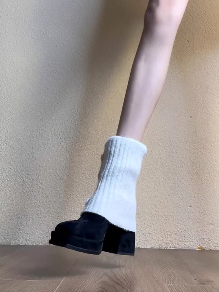 Phiên bản da bò ~ Giày bốt ngắn mũi vuông thời trang và đa năng, tăng chiều cao, giúp thon gọn dáng người dành cho nữ, giày bốt ngắn có khóa kéo phía sau giúp tăng chiều cao, dành cho người nhỏ nhắn.