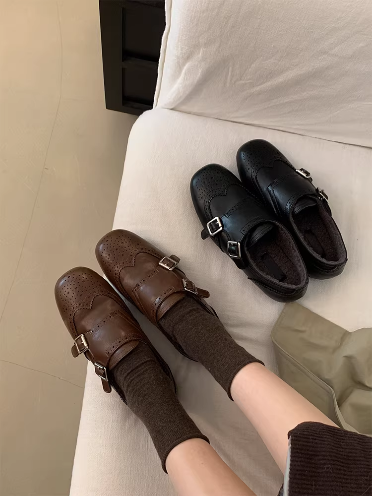 Phiên bản da cừu ~ Giày da thông thường kiểu brogue được chạm khắc thời trang dành cho nữ, giày lười có khóa thắt lưng tua rua phong cách cổ điển của Anh