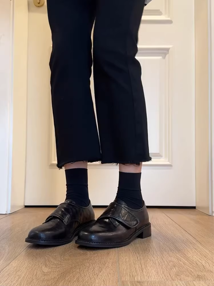 Phiên bản da cừu ~ Giày đế thấp có khóa dán dành cho nữ, giày đi làm có gót dày kiểu slip-on, giày da nhỏ đa năng phong cách Anh quốc