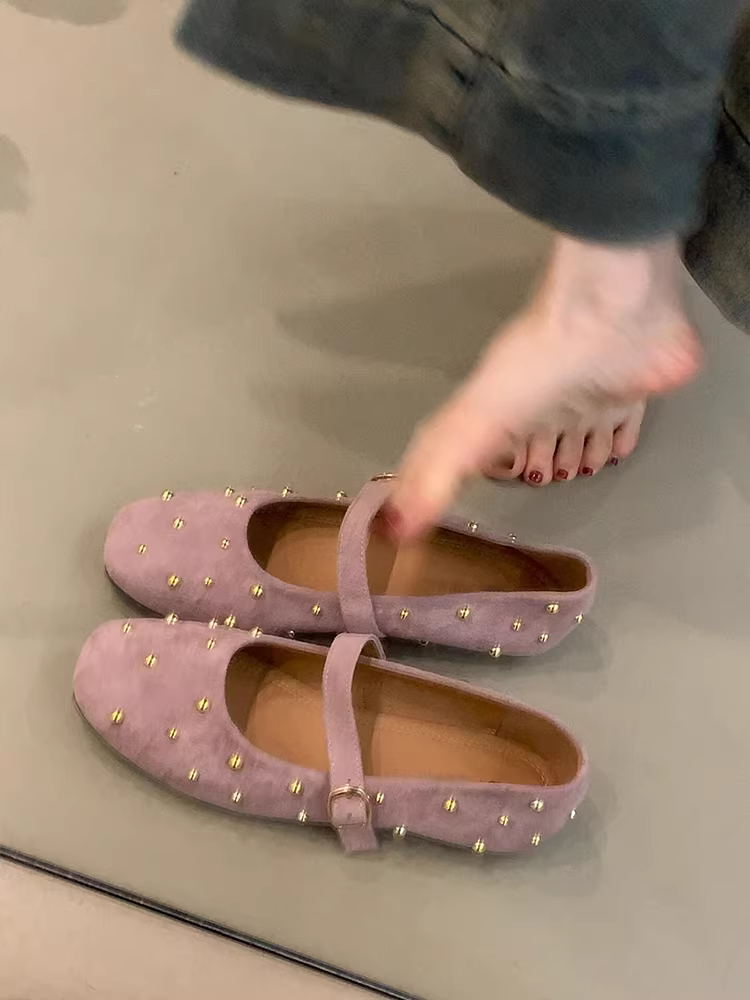 Phiên bản da cừu ~ Giày Mary Jane mũi vuông kiểu cổ tích dành cho nữ, miệng nông, quai đơn, giày đính đinh tán, giày dạ hội nhẹ nhàng và thanh lịch.