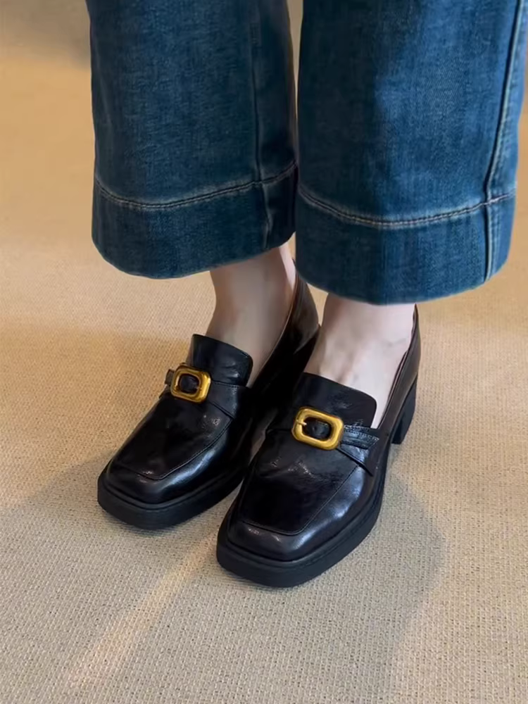 Phiên bản da cừu ~ Giày lười da thật màu trắng cổ điển dành cho nữ, kiểu Anh, kiểu lười đi dễ dàng với khóa kim loại và gót dày.