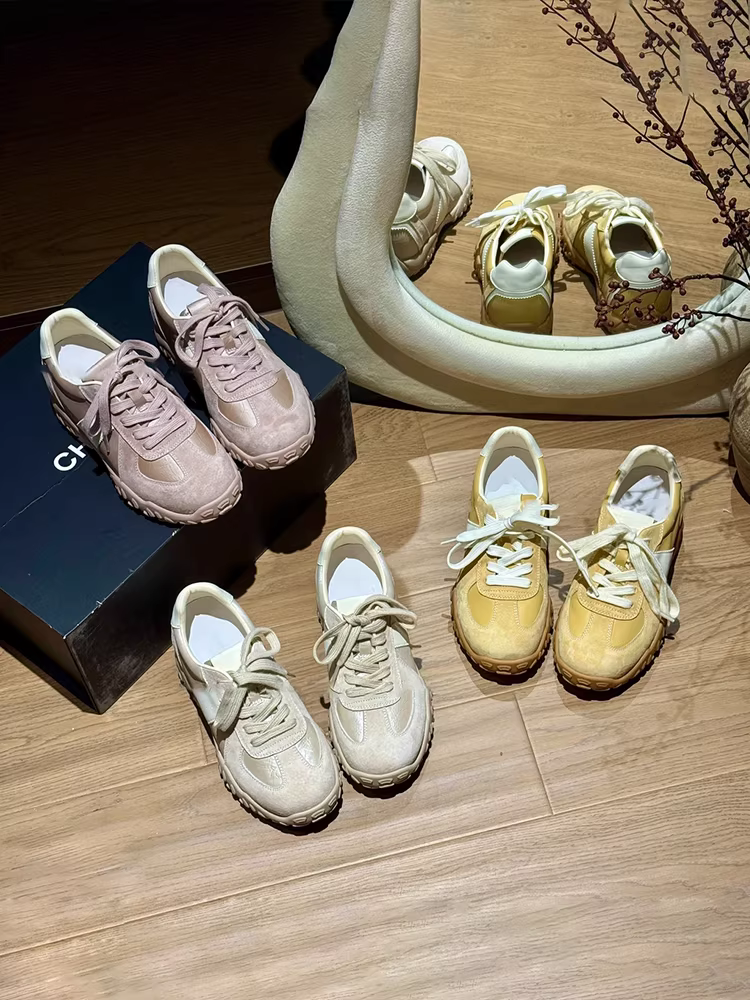 Phiên bản da cừu ~ Giày tập luyện Đức tăng chiều cao kiểu mới dành cho phụ nữ nhỏ nhắn, giày thể thao thông thường có dây buộc đa năng, giày bố đế dày.