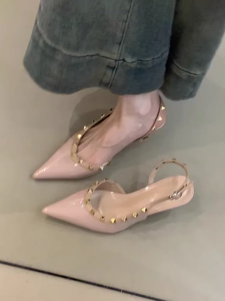 Phiên bản da cừu ~ Giày sandal nữ kiểu tiên nữ dịu dàng kiểu Pháp thanh lịch, giày cao gót mũi nhọn bằng da sáng bóng có đinh tán, mũi kín