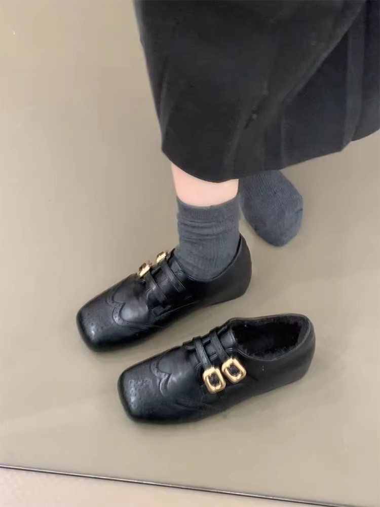 Phiên bản da cừu ~ Giày lười nữ có lót nhung, có khóa thắt lưng, gót giấu, giày da nhỏ đa năng, giày đơn kiểu brogue kiểu Anh.