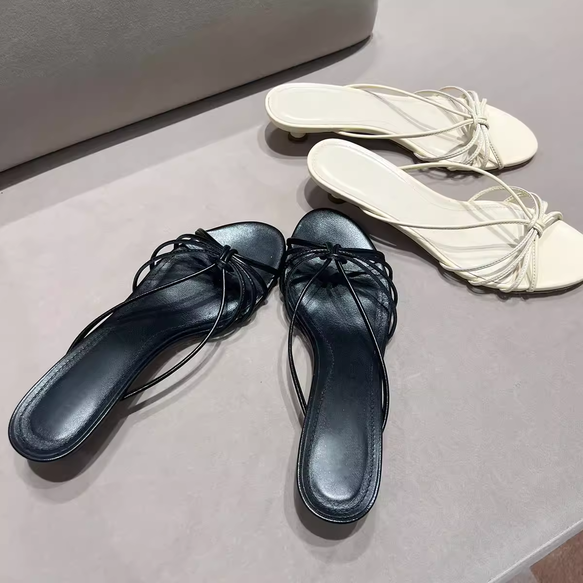 Phiên bản da cừu ~ Giày sandal kiểu La Mã hở mũi kiểu Pháp ngọt ngào dành cho nữ, mặc ngoài trời mùa hè, dây đeo mỏng, dép xỏ ngón thanh lịch