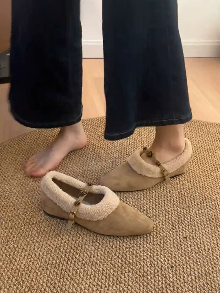 Phiên bản da cừu ~ Giày bệt cotton cổ điển họa tiết hoa dành cho nữ, mũi nhọn bằng da lộn, tăng chiều cao ẩn, lót lông mềm mại.