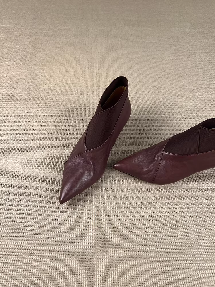 Phiên bản da bò ~ Giày bốt cổ ngắn kiểu dáng mới dành cho nữ, mũi nhọn, da đã qua xử lý, phong cách retro, đơn giản, giày bốt gót thấp đi làm