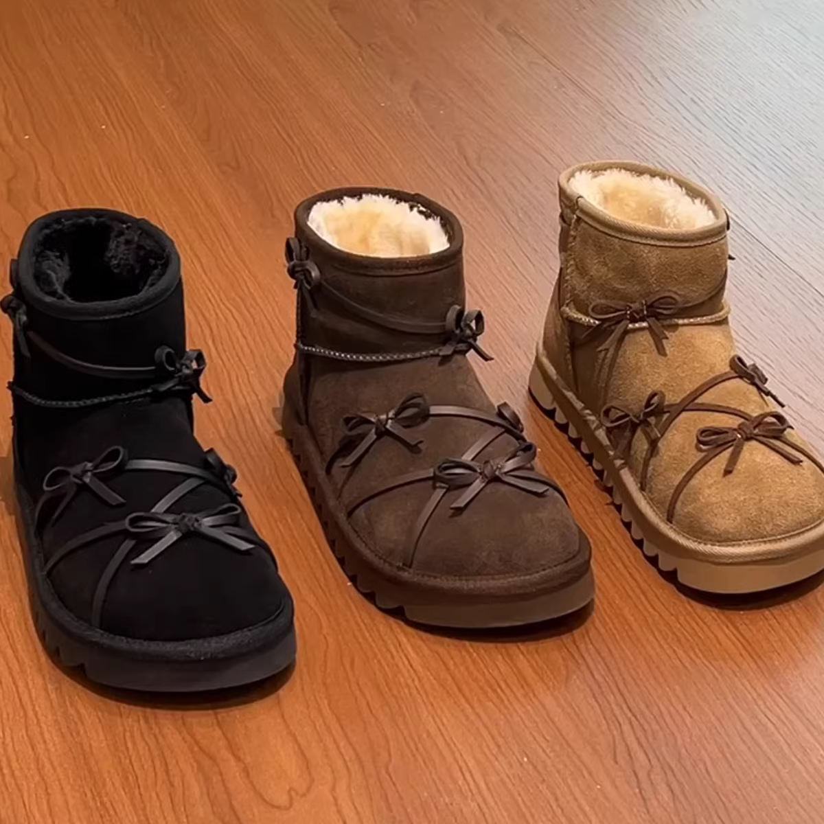 Phiên bản da bò ~ Giày bốt cổ ngắn đế dày thắt nơ dành cho nữ, giày bốt mùa đông kiểu cổ điển bằng da lộn có lót lông cừu