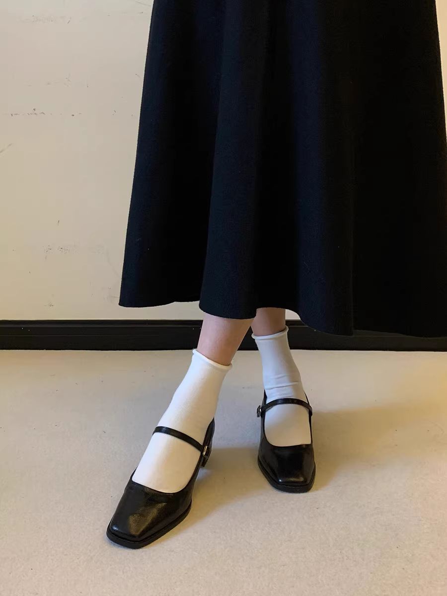 Giày nữ Mary Jane kiểu Pháp, da thật, kiểu cổ điển, quai đơn, gót vuông dày, mũi vuông nông, màu đen.