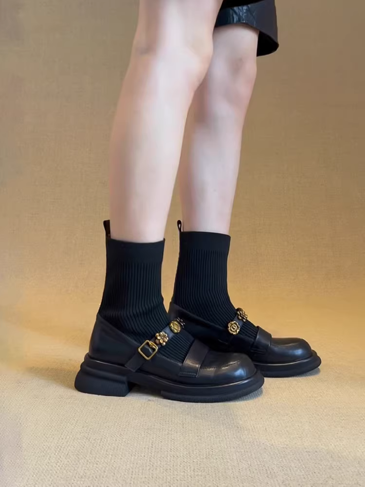 Phiên bản da bò ~ Giày bốt dệt kim co giãn kiểu Chanel có khóa kim loại dành cho nữ, bốt ngắn mũi tròn đa năng, bốt Martin đế dày