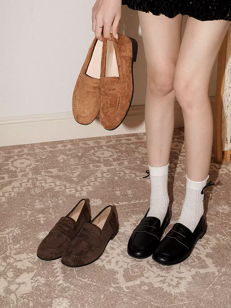 Pear Xiaoqi~ Giày lười da lộn phong cách Anh cho nữ, giày đi làm có gót dày, kiểu dáng đơn giản và thời trang.