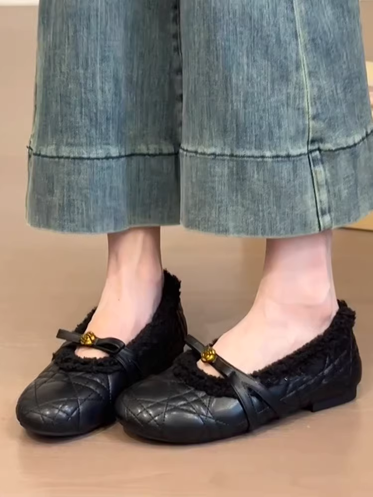 Phiên bản da cừu ~ Giày Mary Jane kiểu Chanel có hoa trà, giày đế bằng lót lông màu đen thoải mái đa năng dành cho nữ