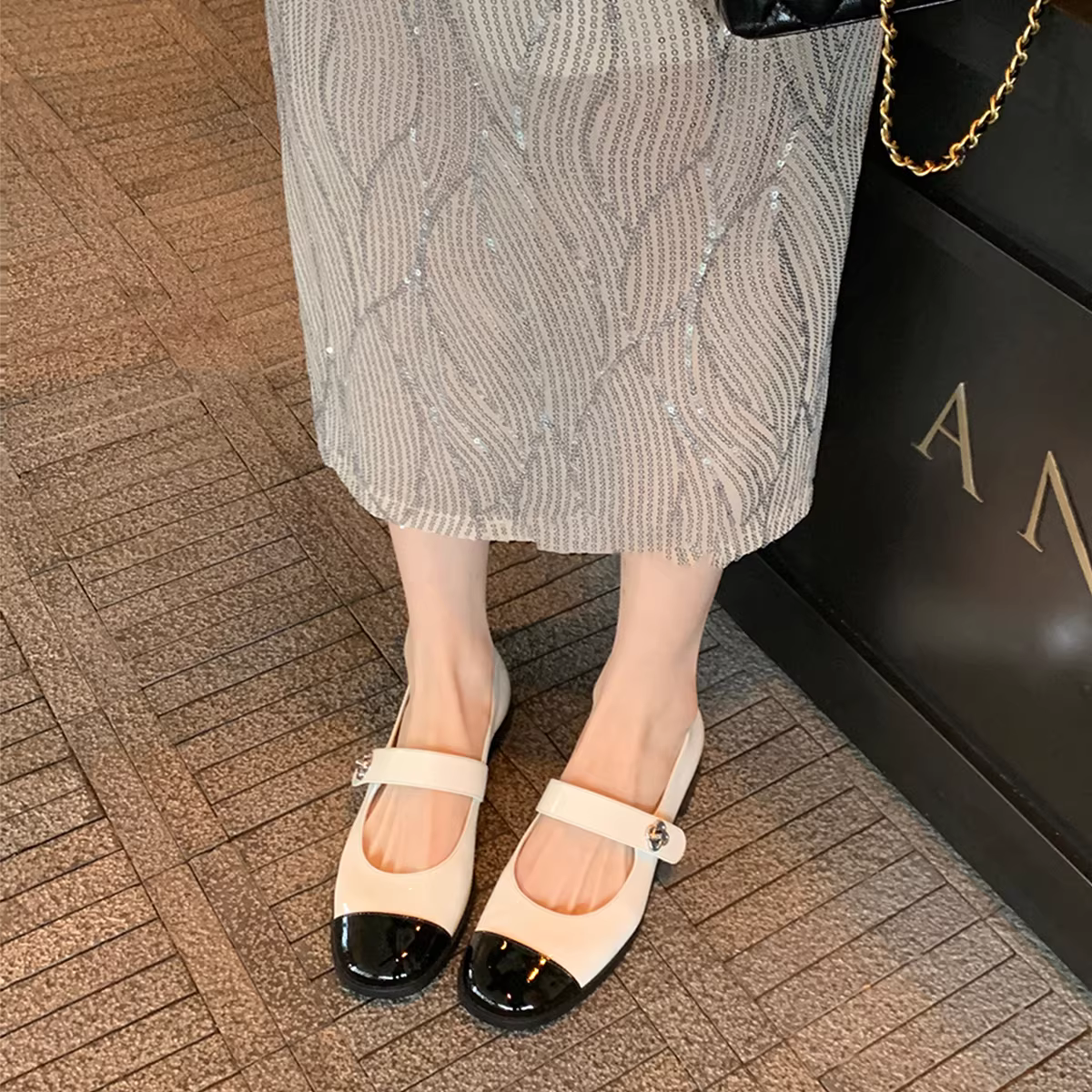 Phiên bản da cừu ~ Giày Mary Jane kiểu Chanel, giày đế bằng kiểu cổ điển Pháp, quai đơn, phối màu và gót dày dành cho nữ.