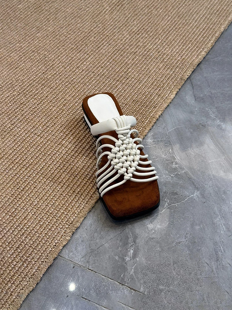 Phiên bản da cừu ~ Dép đế dày kiểu Pháp mang lại cảm giác thoải mái, dép đi ngoài trời kiểu La Mã, dép xỏ ngón đế thấp dệt tay dành cho nữ.