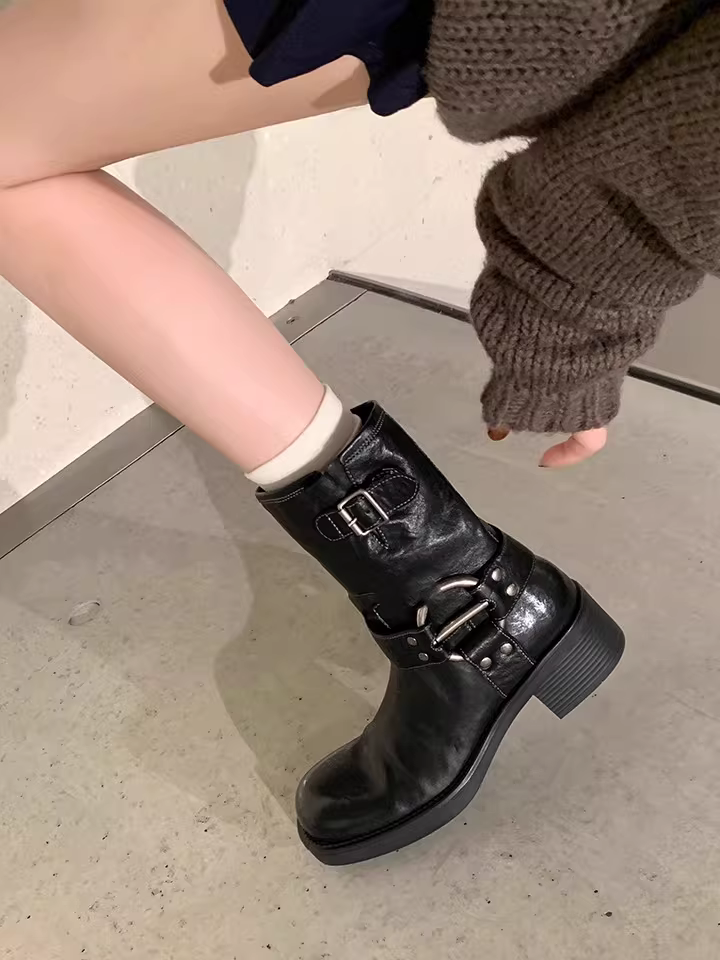 Phiên bản da bò~ Giày bốt đi xe máy cổ điển kiểu Anh có mũi vuông có khóa kim loại, giày bốt kiểu phương Tây mũi tròn đa năng, giày bốt ngắn gót dày giúp thon gọn dành cho nữ
