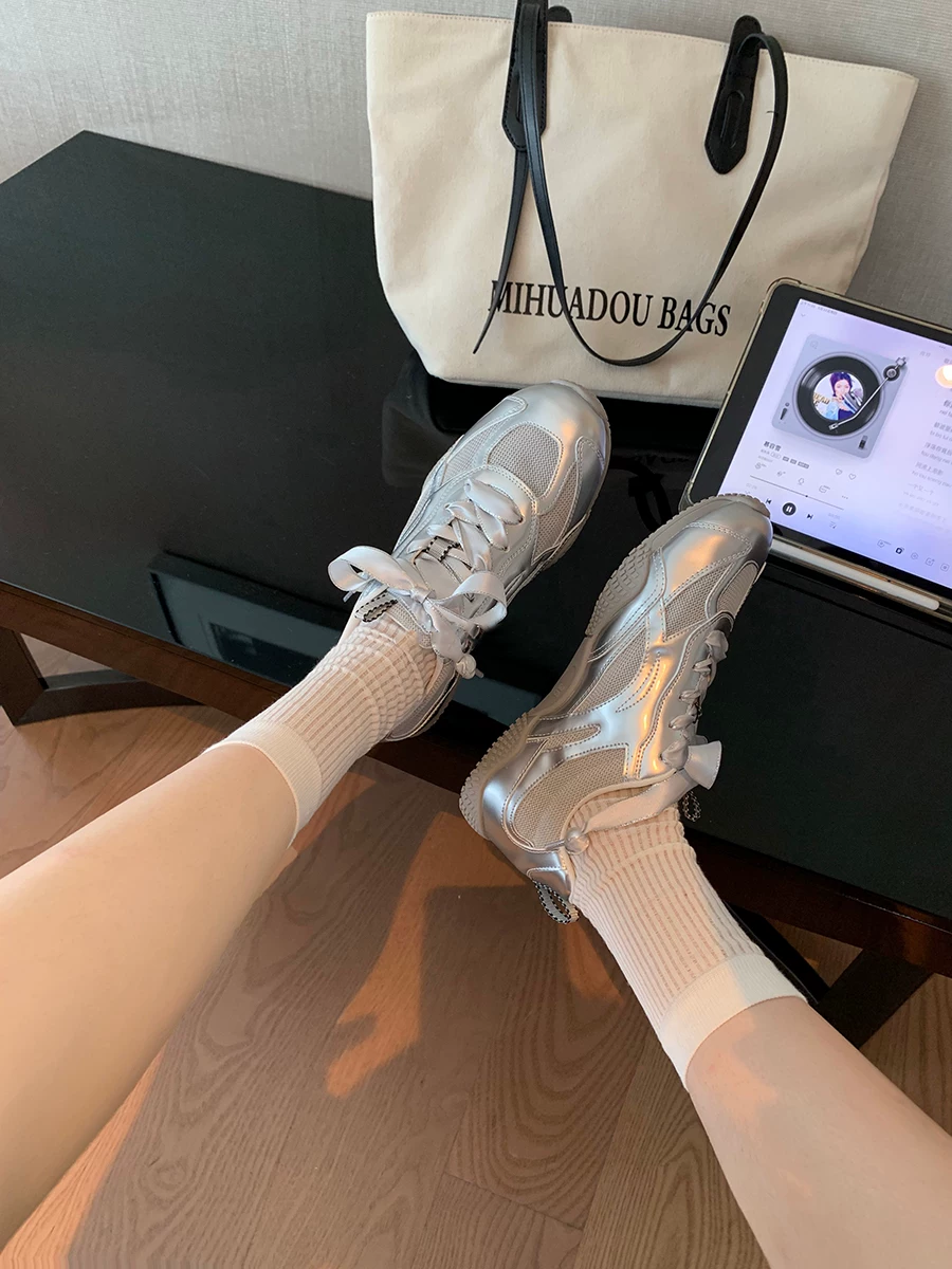 Phiên bản da bò ~ Giày thể thao thông thường có dây buộc bằng lưới thoáng khí kiểu múa ba lê dành cho nữ, giày tập luyện đế bằng mùa hè của Đức, giày trắng