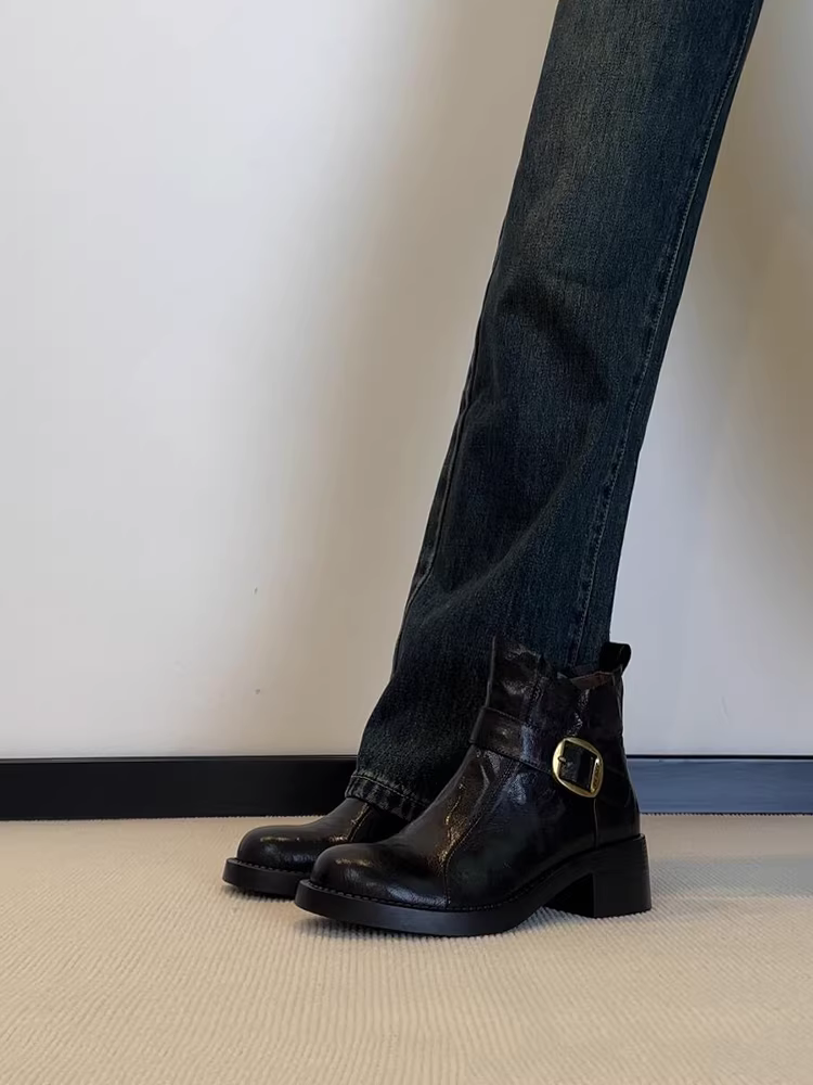 Phiên bản da bò ~ Giày bốt Martin da lộn cao cấp phong cách retro dành cho nữ, gót dày tôn dáng, có khóa thắt lưng, khóa kéo bên hông, kiểu ngắn.