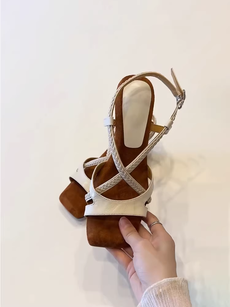 Phiên bản da cừu ~ Dép quai ngang dệt kiểu nghỉ dưỡng dành cho nữ, phù hợp với váy, gót wedge, giày La Mã thoải mái
