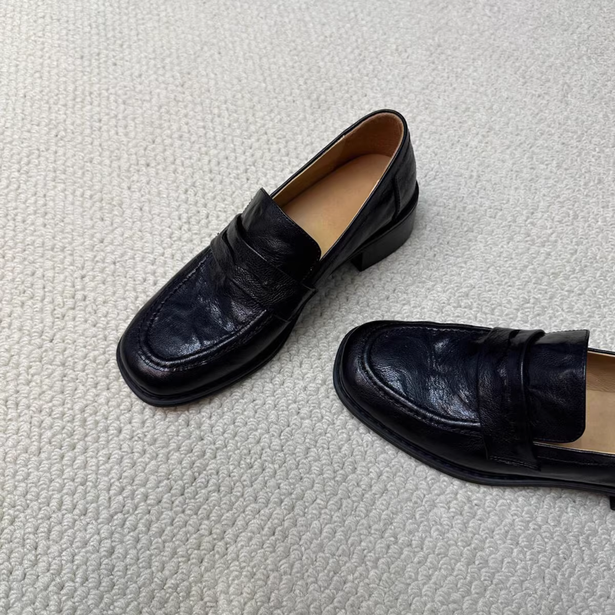 Phiên bản da cừu ~ Giày lười kiểu lười đi dành cho nữ, giày da thật màu đen cổ điển đơn giản, mũi vuông, gót dày, giày da nhỏ.