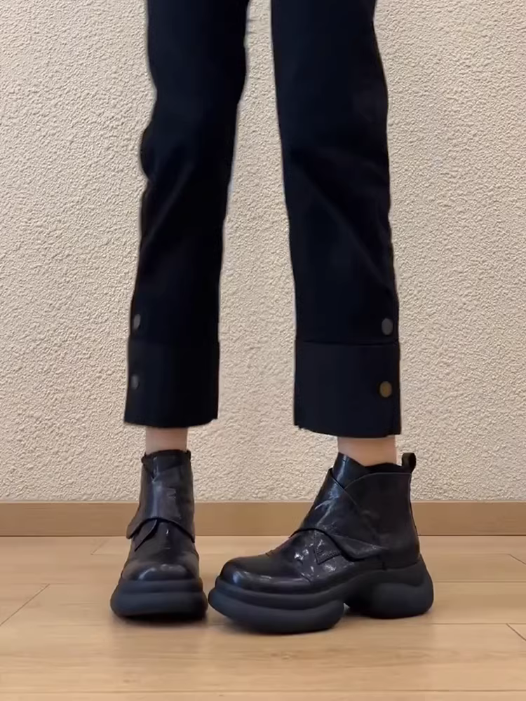 Phiên bản da bò ~ Giày bốt Martin đế dày mới tăng chiều cao dành cho phụ nữ nhỏ nhắn, giày bốt ngắn thời trang đa năng bằng da thật có khóa dán đơn giản