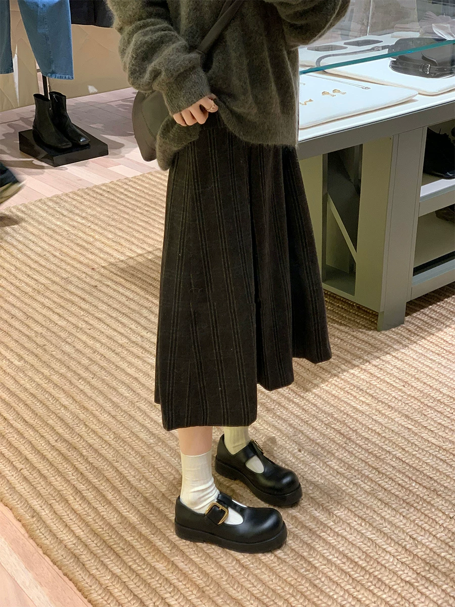 Phiên bản da bò~ Giày da Mary Jane mũi tròn có dây chữ T thời trang có khóa vàng dành cho nữ, giày Birkenstock mũi to phong cách retro kiểu Anh